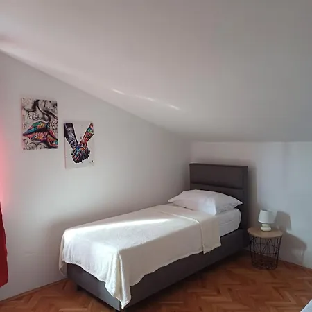 Marilu Split, Self Check In