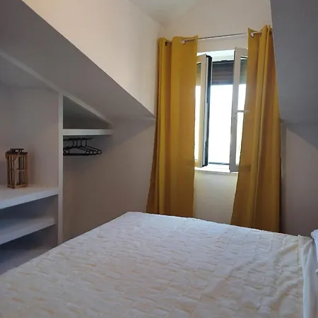 Marilu Split, Self Check In *