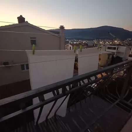 Marilu Split, Self Check In Σπλιτ