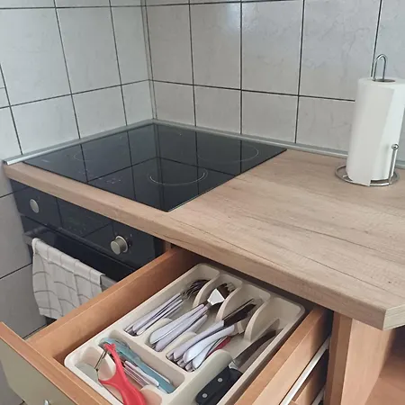 Marilu Split, Self Check In Σπλιτ